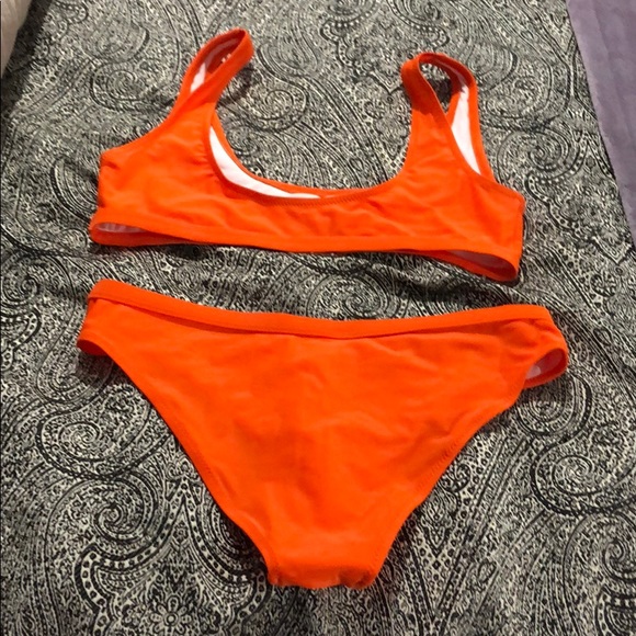 Bikini - Picture 2 of 2